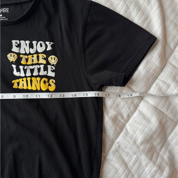 Black and yellow retro style graphic tee - Picture 5 of 8